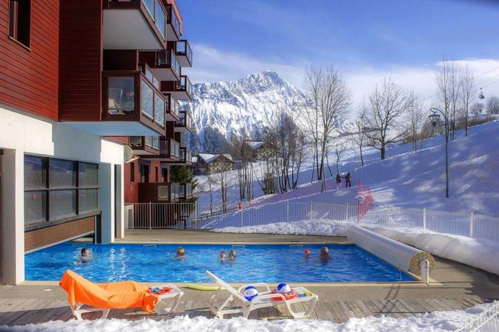 Appart’hôtel pour 8 personnes, avec sauna et vue ainsi que balcon et piscine, animaux acceptés
