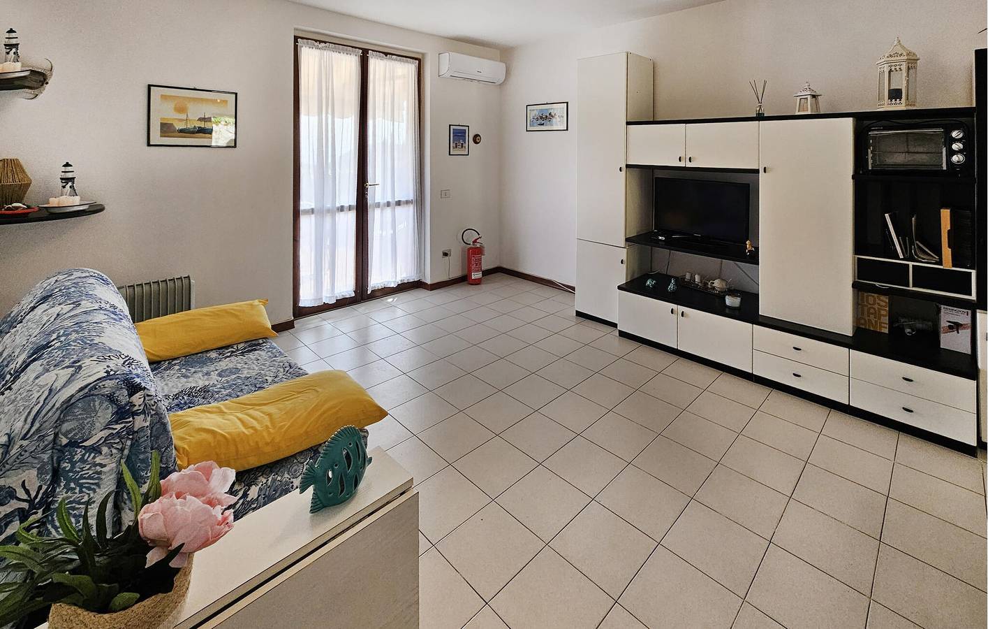 Appartamento intero, Rifugio vista mare con parcheggio, AC, vicino Spiaggia della Torre in Rio nell'Elba, Riotorto