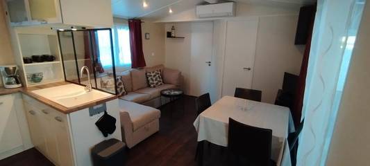 Camping pour 4 personnes, avec terrasse ainsi que piscine et jardin à La Tremblade