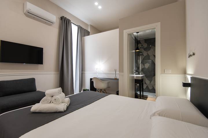 Vacation rental for 2 people, with balcony in Naples