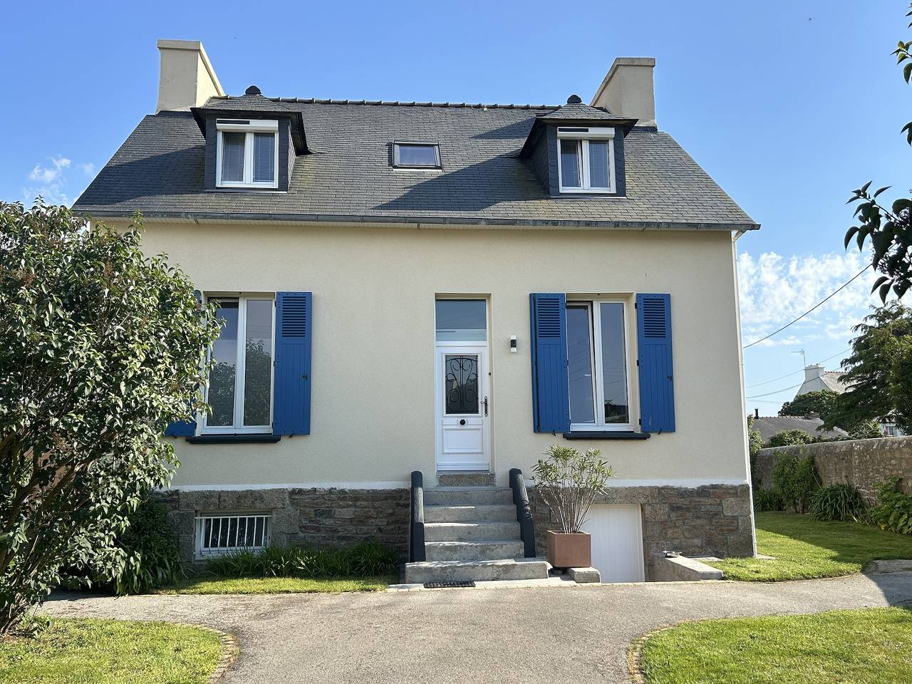 Maison bord de mer avec jardin clos au coeur de Portsall. in Portsall, Ploudalmézeau