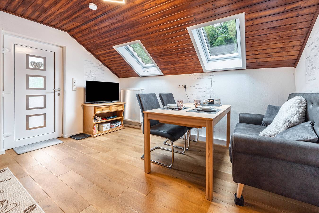 Ganze Wohnung, Ferienwohnung 'Mit Flair' mit Privatterrasse, Balkon und Wi-Fi in Trendelburg, Hessisches Bergland
