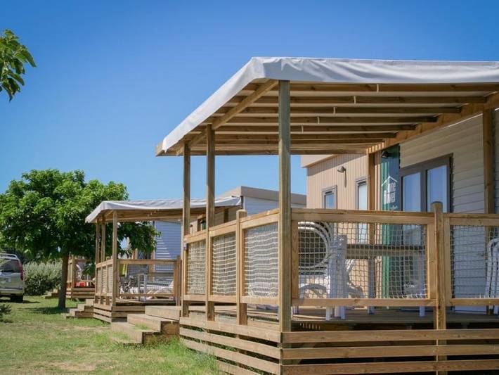 Flower Camping Les Paludiers - Mobilhome 4 personnes - Homeflower Premium 29m² (2 chambres) + Clim + terrasse semi-couverte + Tv + draps + serviettes in Batz-sur-Mer, Côte d'Amour