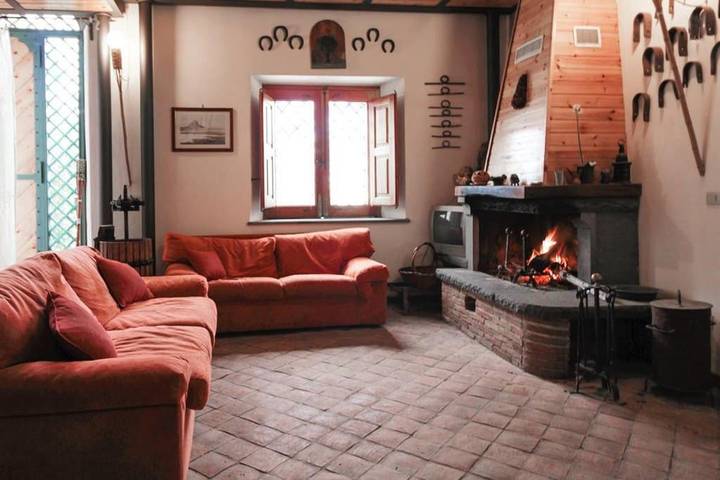 Location de vacances pour 8 personnes, avec Terrasse ainsi que Jardin et Vue dans Puntalazzo - 2