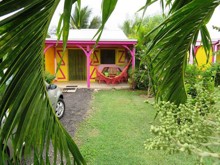 Location de vacances pour 4 personnes, avec terrasse ainsi que jardin et piscine à Le Moule - 3