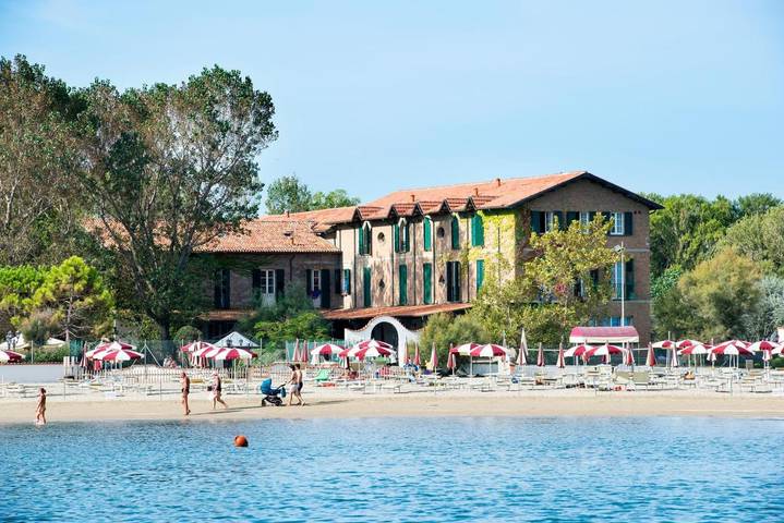 Hotel per 10 persone, con piscina per bambini e terrazza nonché piscina e giardino, con animali domestici - 1