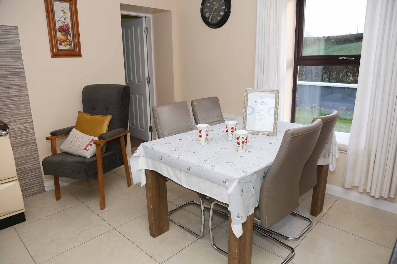 3 Bed Farmhouse - Sleeps 6 - Wifi - Parking in County Tyrone