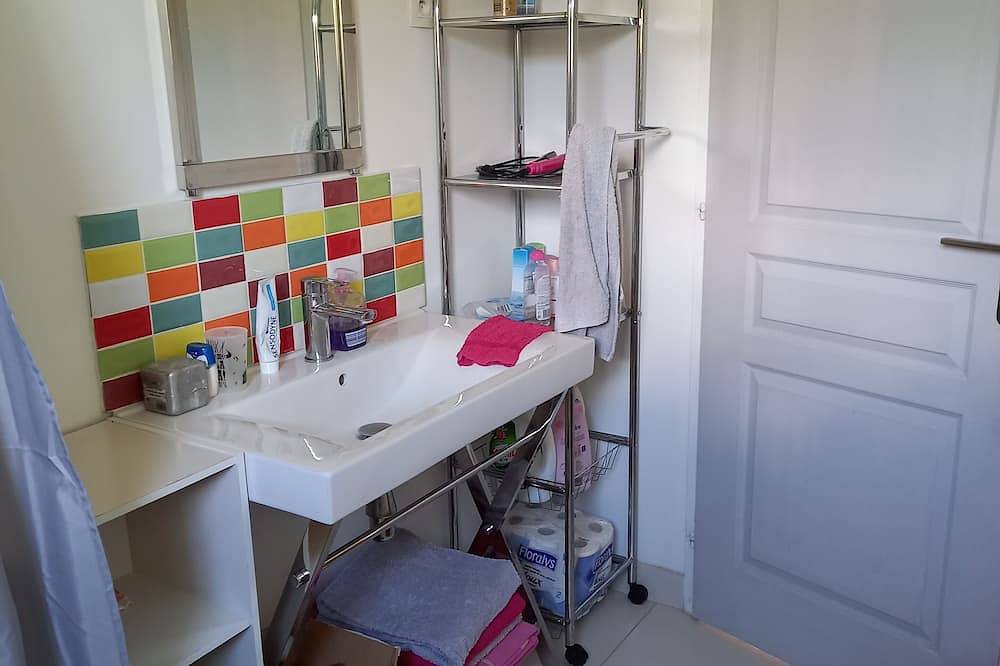 Entire apartment, Appartement Avec Terrasse in Caudéran (Bordeaux), Bordeaux