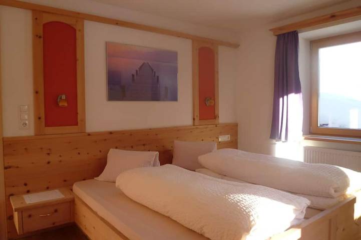 Ganze Wohnung, -Bergblick- Ferienwohnung in traumhafter Lage  inmitten unberührten Natur in Melag, Graun