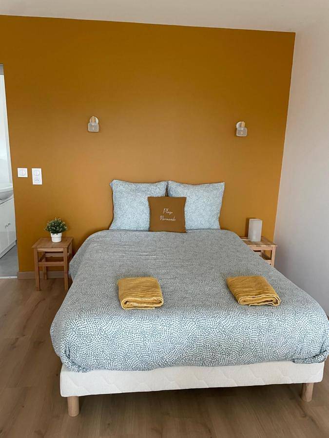 Location de vacances pour 2 personnes, avec terrasse ainsi que jardin et vue à Les Loges - 2