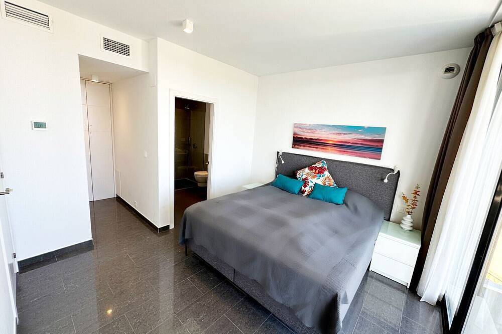 Luxuary Villa with large outdoor area and swimming pool and children's play area in San Fulgencio, Costa Blanca