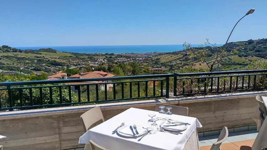 Hotel per 3 persone, con giardino - 1