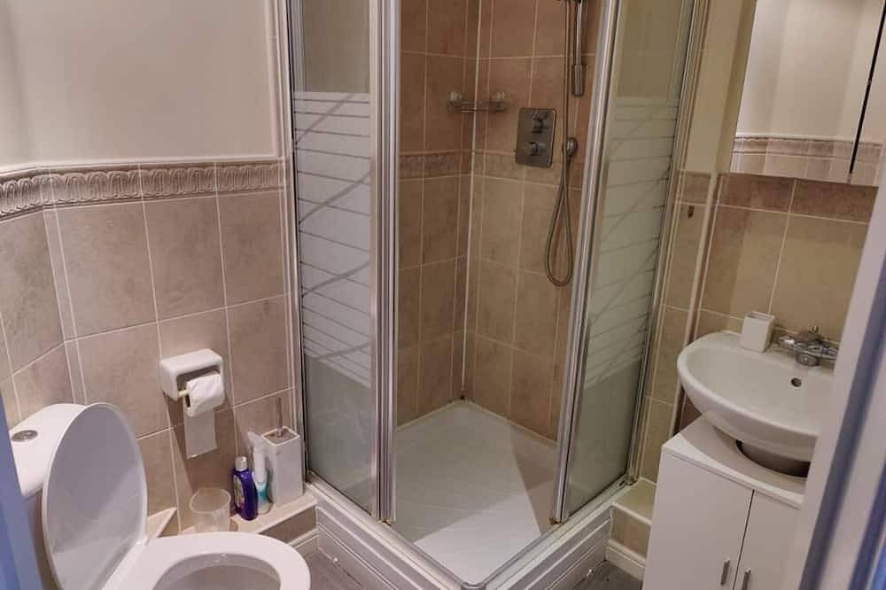Entire apartment, 10 Min walk frm Swindon Train Station . 2 Bedroom apartment available in Swindon, North Wessex Downs