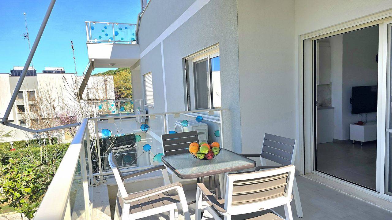 Geheel vakantieappartement, Vakantieappartement voor 5 personen met balkon in Albanië