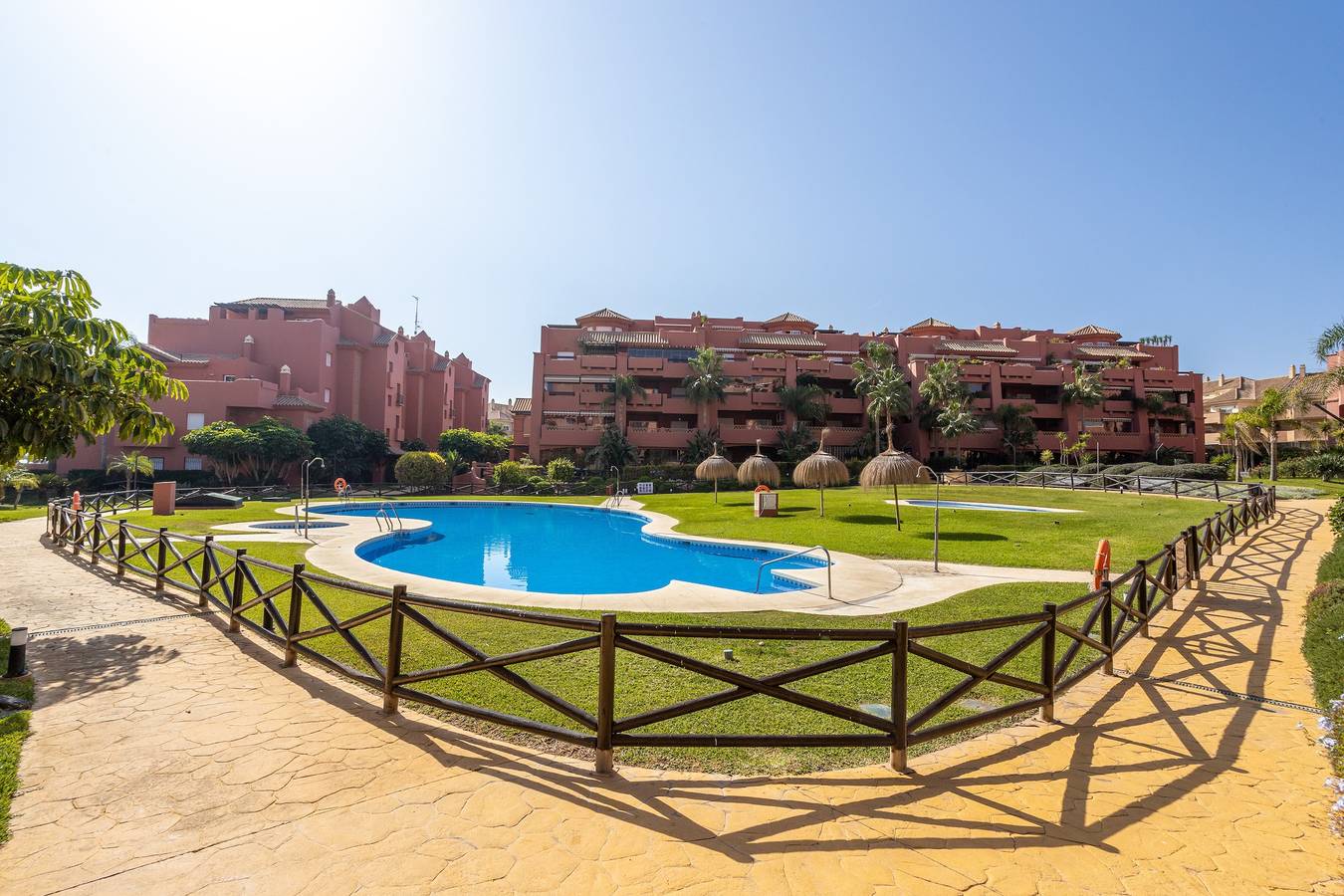 Ganze Wohnung, Apartmento en Torrox Costa mit Bergblick, Meerblick, Pool, Wlan, Klimaanlage, Terrasse und Garten in Torrox Costa, Torrox