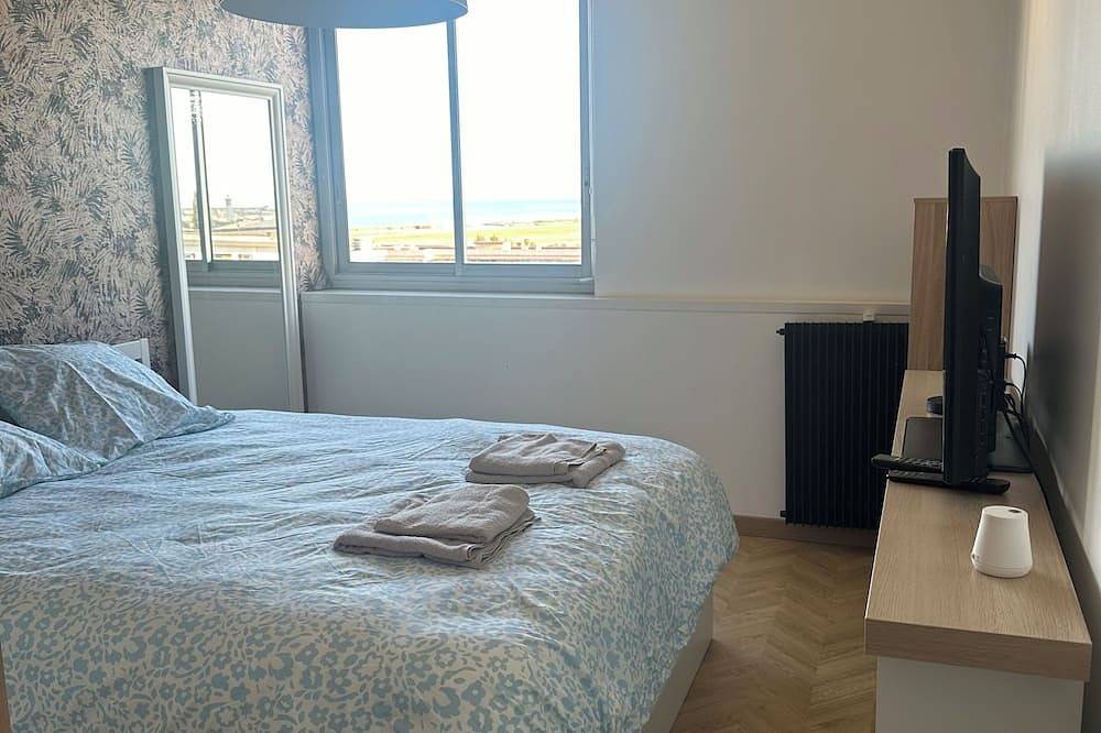 Entire apartment, Cocon Azur 4 bedrooms 2 bathrooms panoramic sea view close to the beach in Nice (France), Nice region