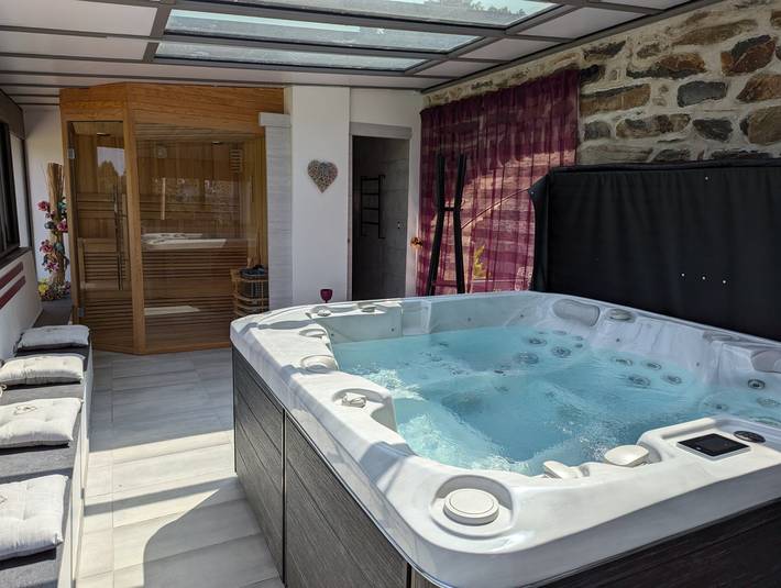 Gîte pour 10 personnes, avec sauna et jardin ainsi que terrasse et jacuzzi