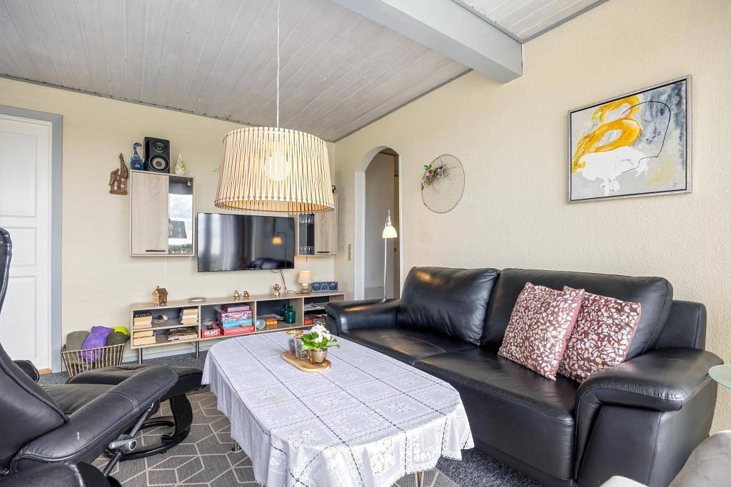 Strandnah Ferienhaus mit Sauna und Spa in Henne Strand in Henne, Varde