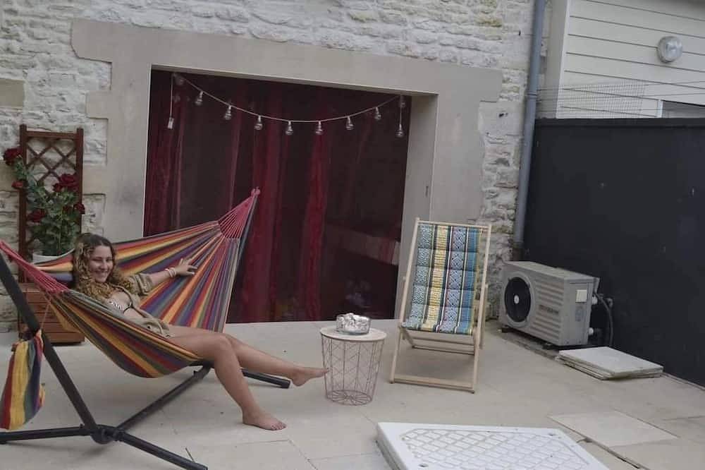 Guest room for 1 to 2 people in Chef-Boutonne, Niort region