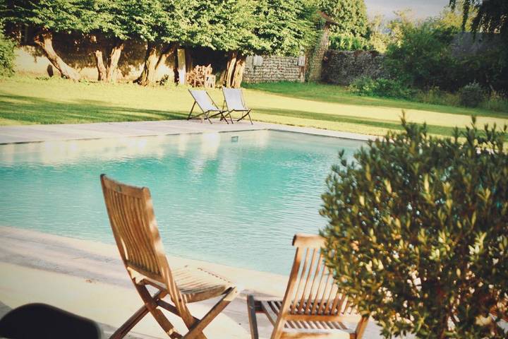 Location de vacances pour 14 personnes, avec jardin ainsi que jacuzzi et piscine, adapté aux familles dans Horgues