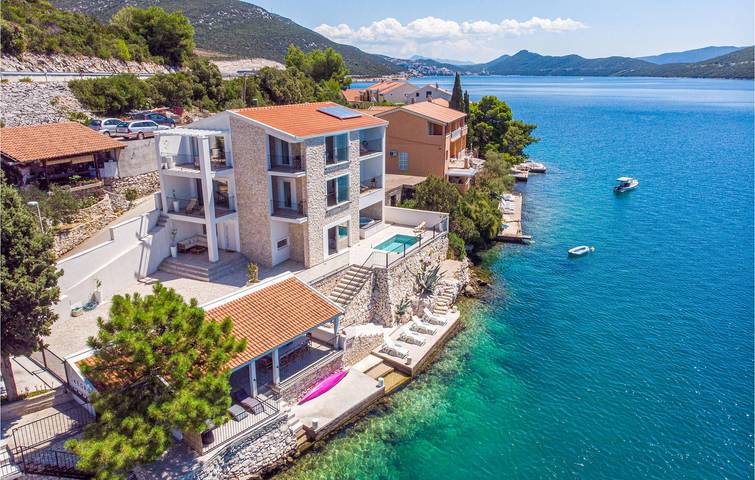 Geräumige 1-Zimmer-Wohnung mit Pool, Terrasse und 900 m zum Strand in Dubrovnik-Neretva
