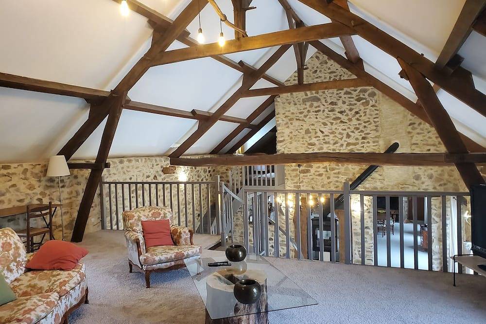 Belle Longère En Pierres  Avec Piscine Privee Chauffee. in Meuzac, Région de Limoges