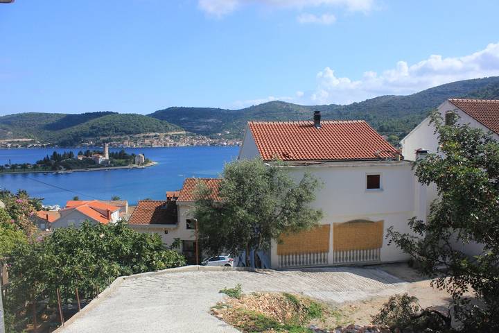 Ganze Wohnung, 1-Zimmer-Ferienwohnung mit Terrasse und Meerblick Vis -b in Vis Stadt, Vis (Dalmatien)
