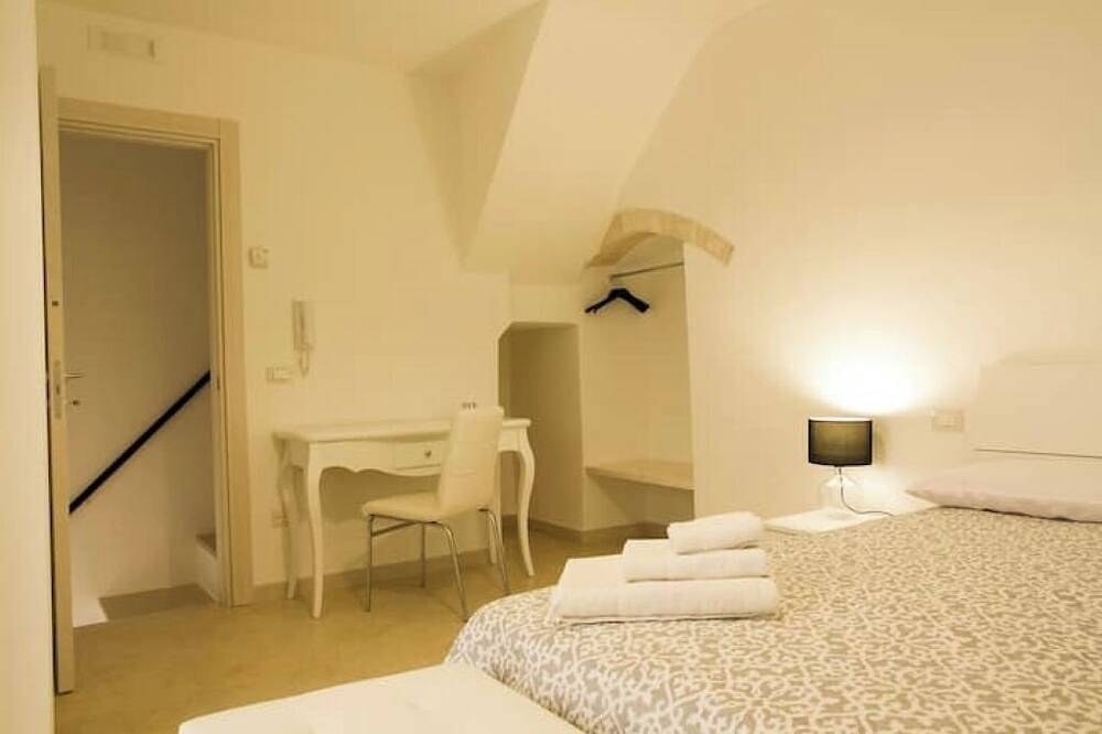 B&B-House Giannina-room with private bathroom  in Castellana Grotte, Region de Bari