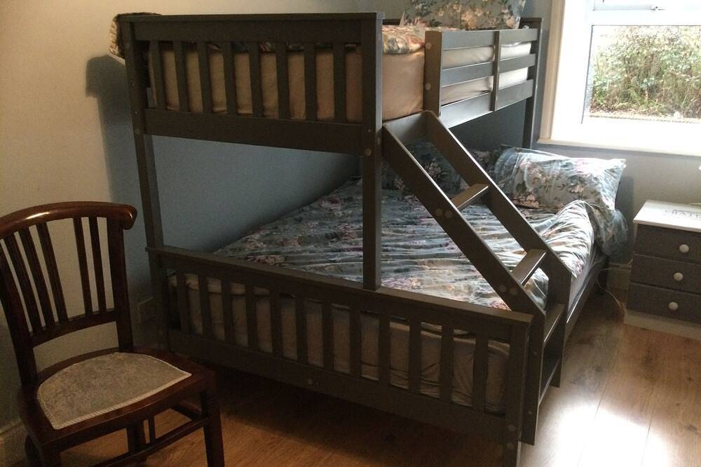 Neu restauriertes gemütliches 3-Zimmer-Ferienhaus in Enniscrone Village in Kilglass ED, Enniscrone