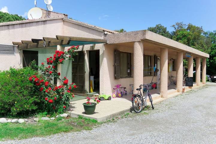 Location de vacances pour 6 personnes, avec jardin à Talasani