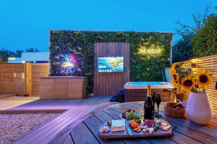 Holiday rental for 2 people, with garden and hot tub, with pets in Exmouth