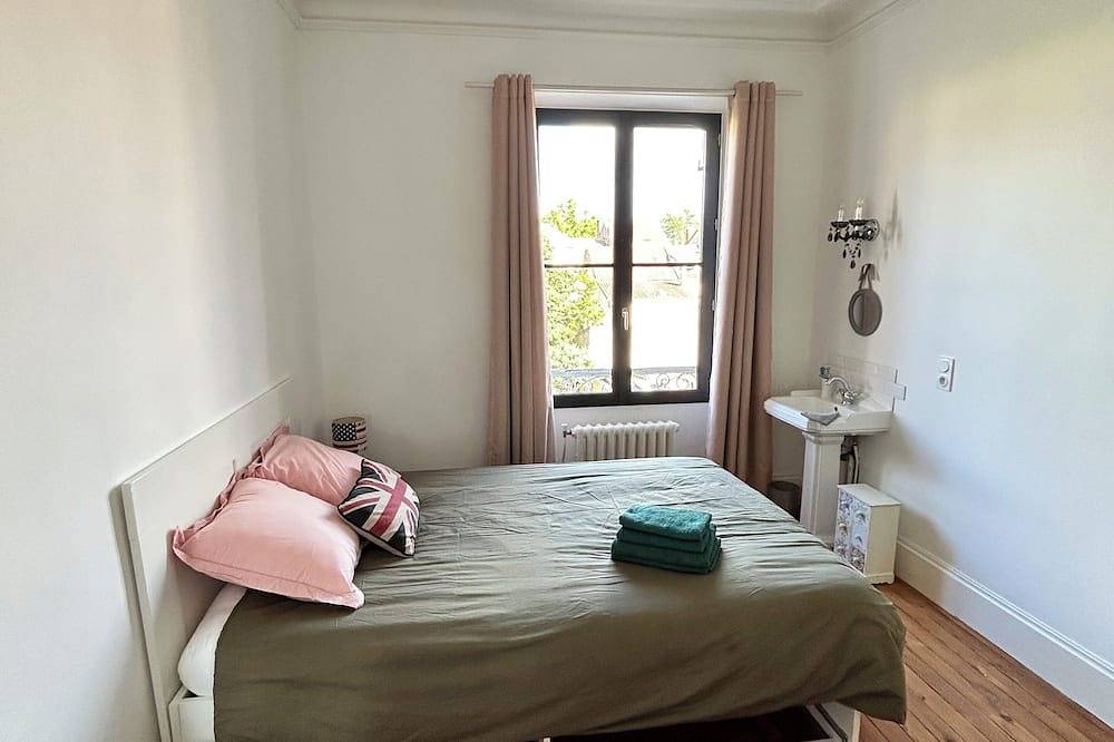 Large house with swimming pool and garden Bergerac center in Bergerac, Périgord Pourpre