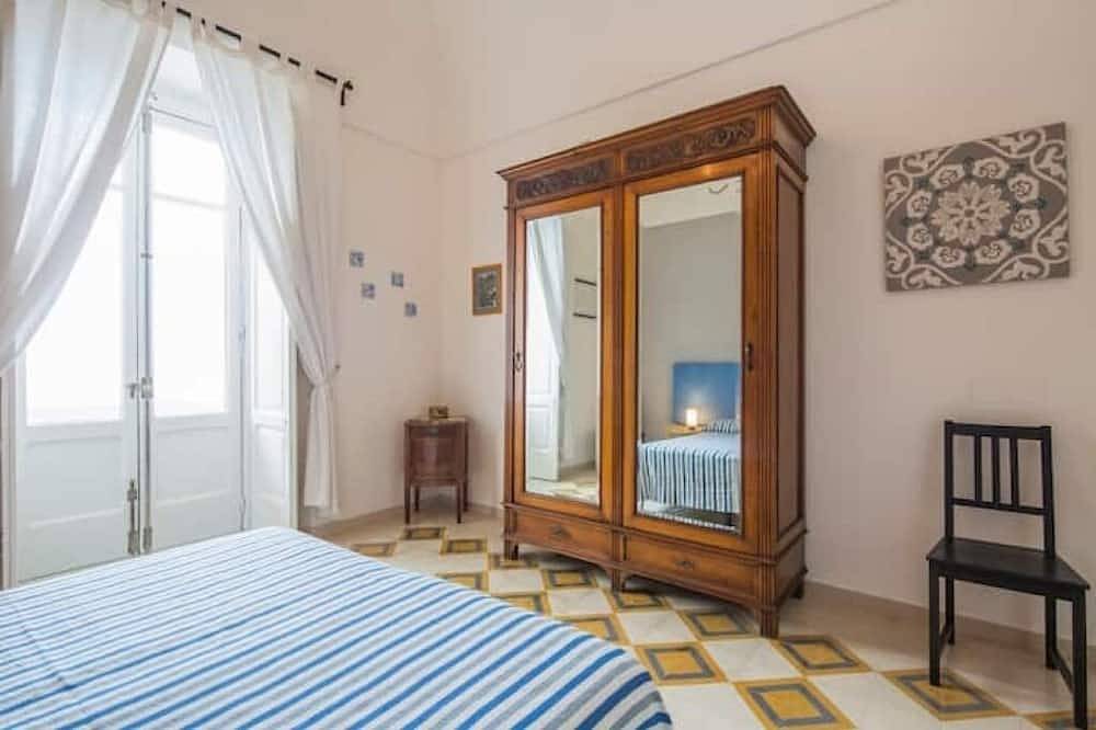Villa Sophia with private access to the sea in Marmorata, Ravello