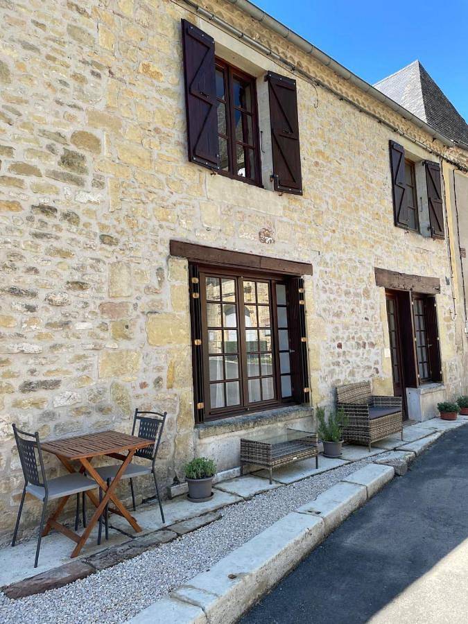 Gîte pour 2 personnes, avec terrasse et vue, animaux acceptés à Badefols-d'Ans - 2