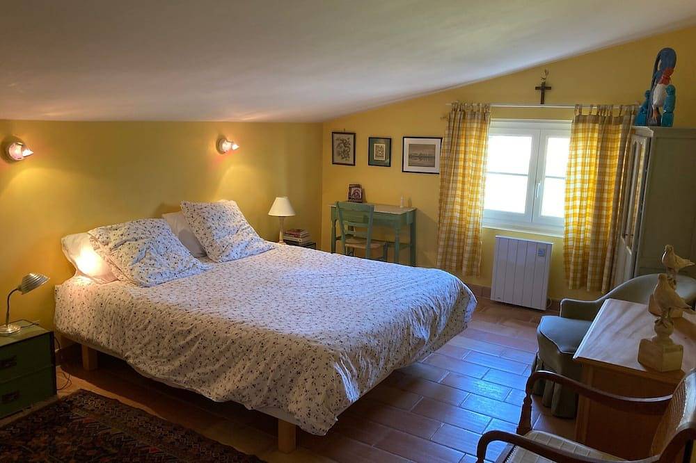 Magnificent villa with pool and view in Caromb, Parque natural regional del Mont Ventoux