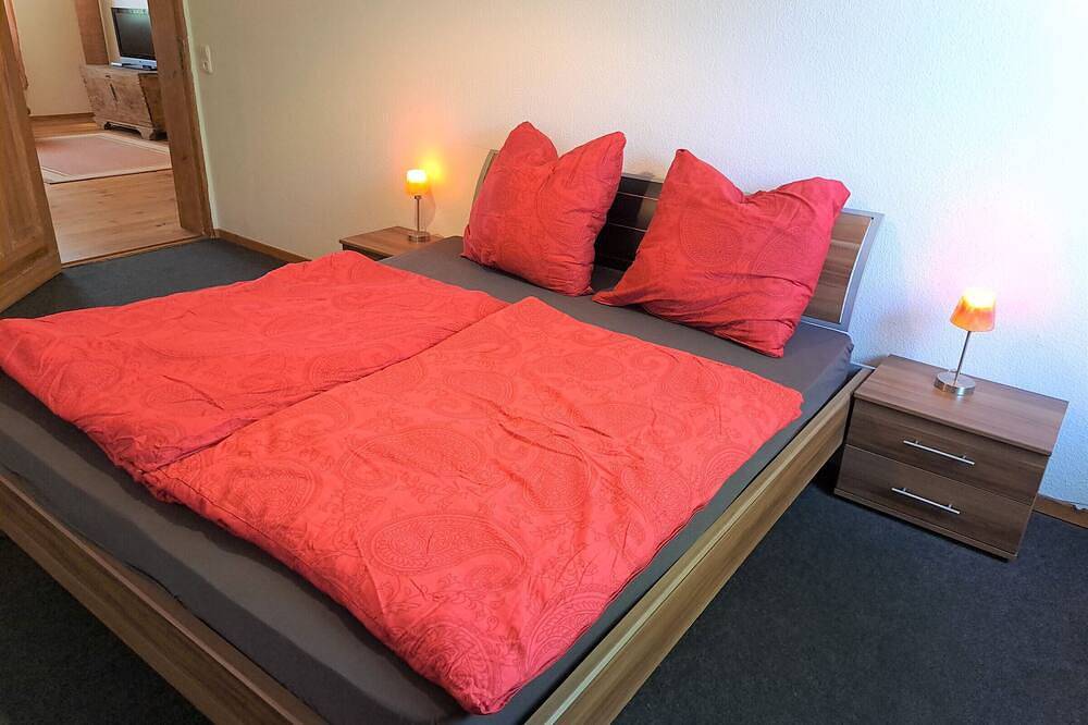 Ganze Wohnung, Ferienwohnung '2' mit gemeinsamer Terrasse und Wlan in Lindow, Ruppiner Seenland