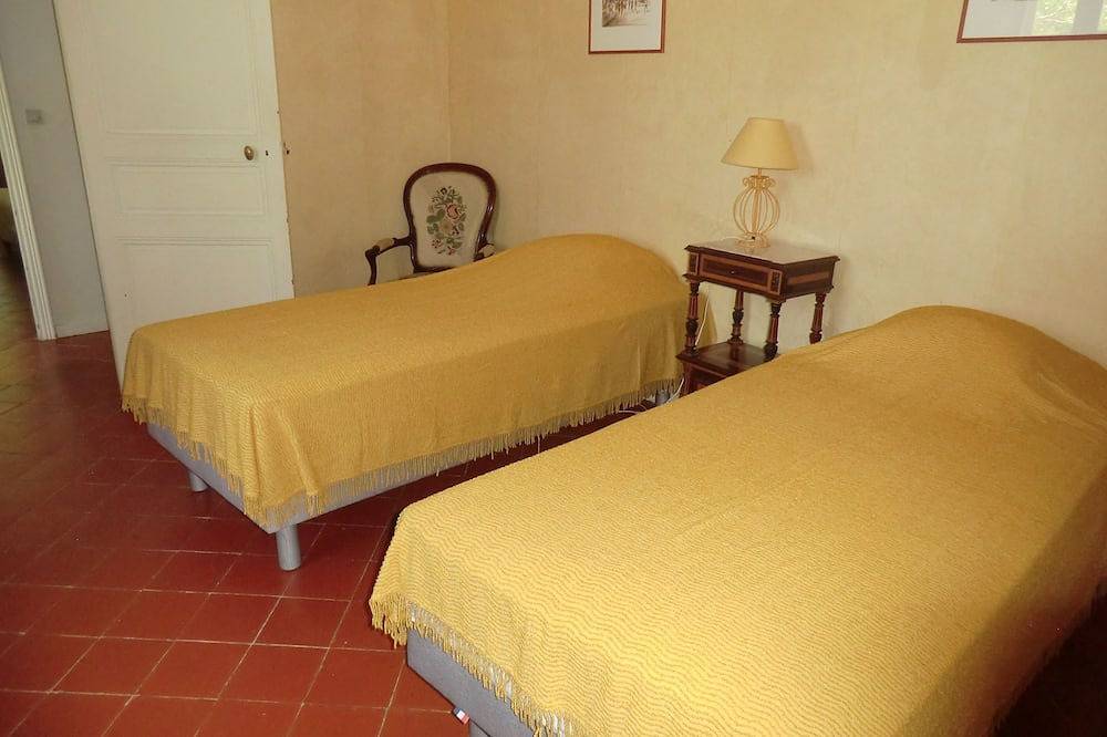 Gîte de charme St Pierre du Rebaut -demeure parc piscine exceptionnelle 2-8 pers in Béziers, Côte d'Améthyste