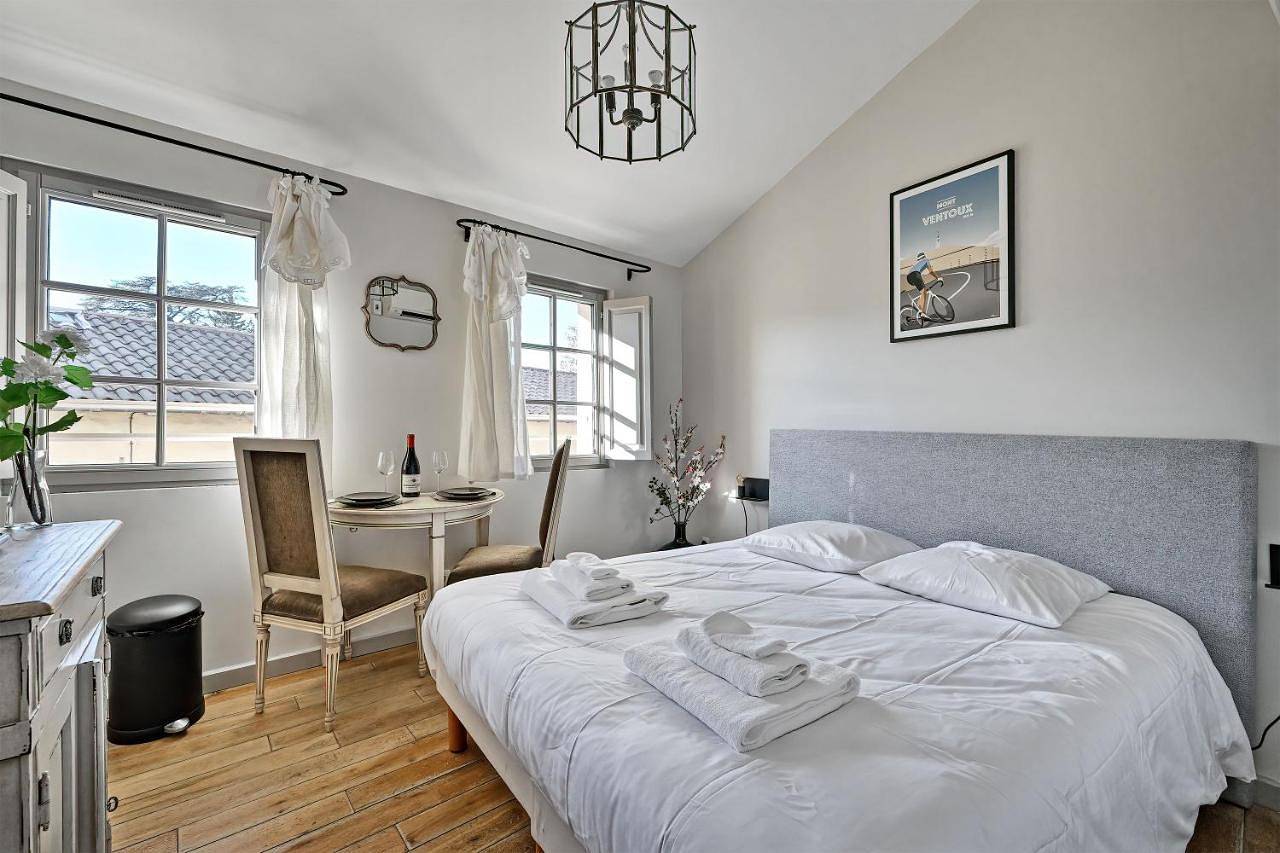 Appartement entier, Au cœur des Papes, dans bâtisse de charme studios & appartements en cœur de ville in Avignon, Vaucluse