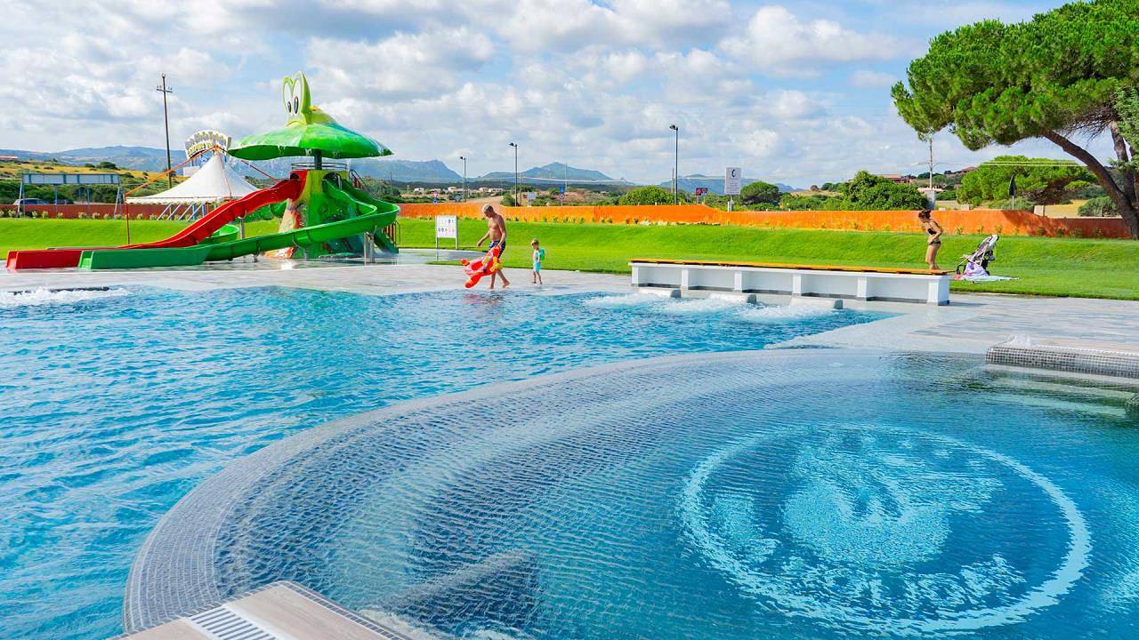 Camping Village Baia Blu La Tortuga Baia Elite für 6 Personen in Lu Lamoni, Vignola Mare