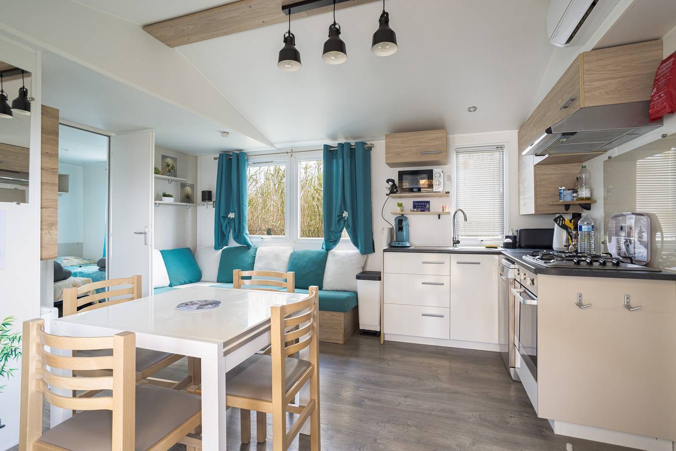 Mobilheim 'La Cabane Du Sud' mit Gemeinschaftspool, privater Terrasse und Klimaanlage in Torreilles, Côte d'Améthyste