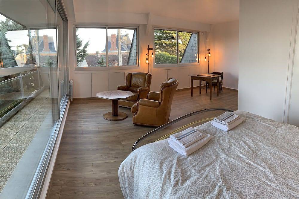 Gran casa con vistas al mar y acceso a la playa. in Lancieux, Región de Dinan