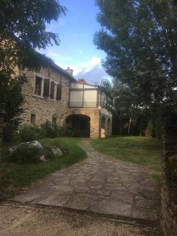 Gîte pour 5 personnes, avec vue et jardin à Quins