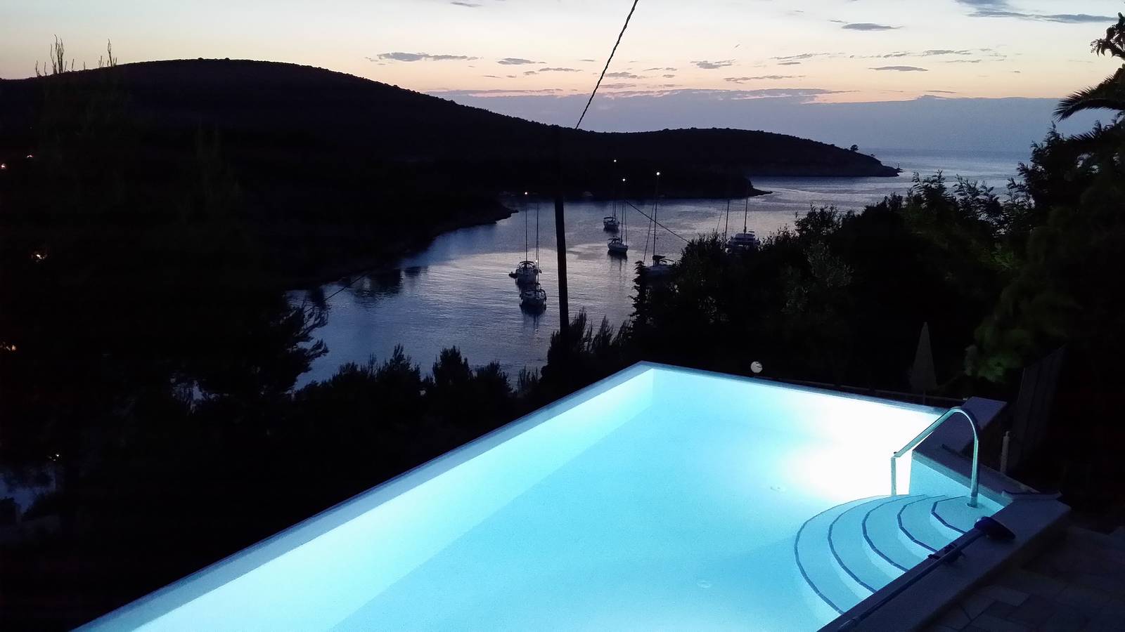 Fyrrumshus med terrass och utsikt över havet Vik Pribinja, Hvar K-15324 in Hvar City, Hvar