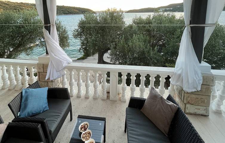 Gîte pour 6 personnes, avec terrasse à Slano - 4