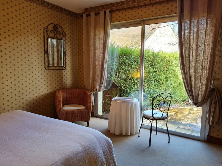 Großes ruhiges Haus mit Garten und Fluss in Saint-Martin-d'Abbat, Loire-Tal