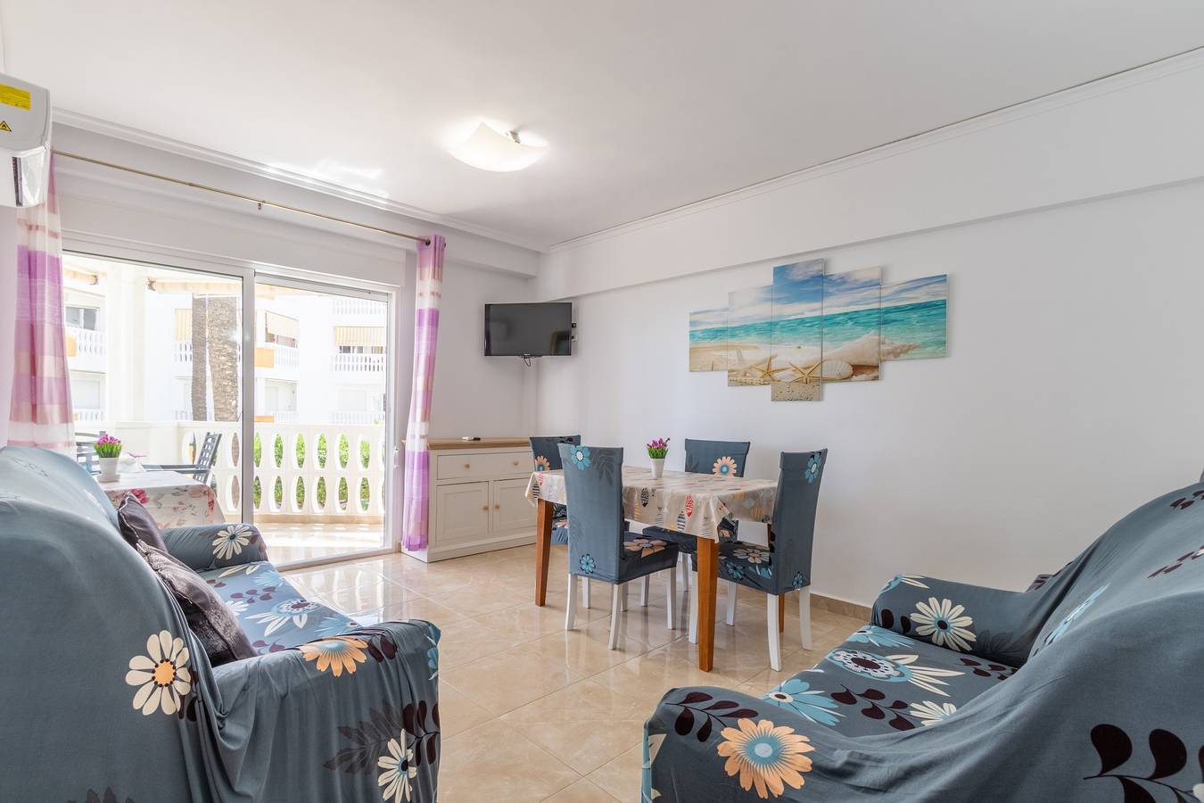 Apartamento entero, Apartamento 'B22 Vistas al mar desde la terraza' cerca de la playa con piscina compartida y Wi-Fi in Dénia, Costa Blanca