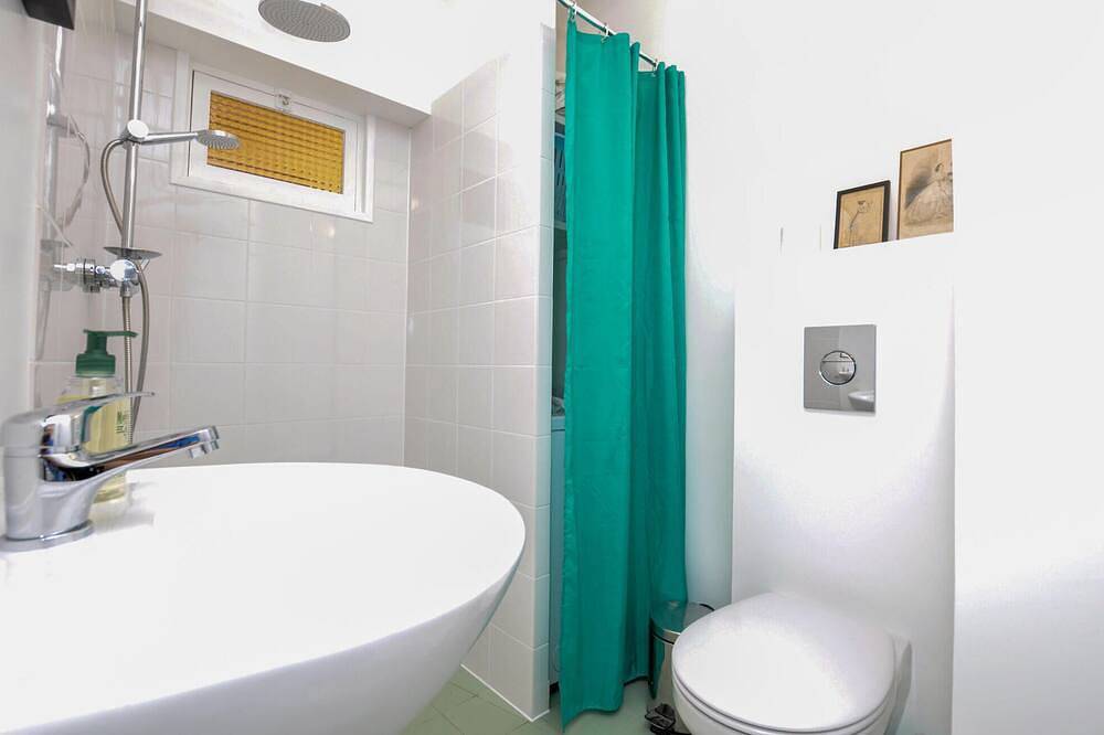 Entire apartment, 1 bedroom cozy apartment in Roquebrune-Cap-Martin in Roquebrune-Cap-Martin, Mediterranean Coast (France)