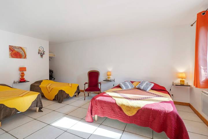 Chambre d’hôte pour 4 personnes, avec Jardin à Saint-André-d'Allas