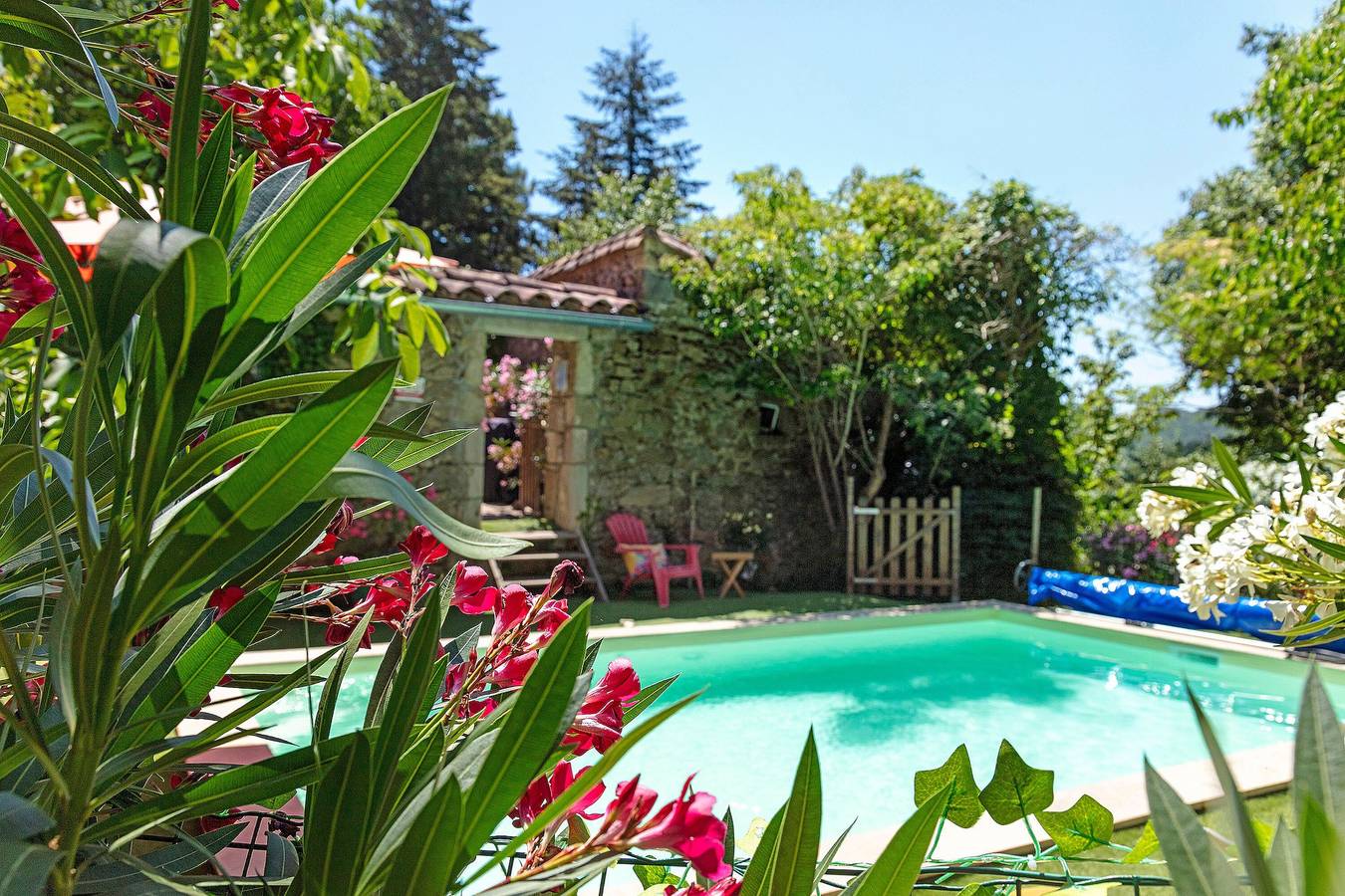 Apartamento entero, Apartamento «Les Mimosas Gite Du Mas Haut» con vistas a la montaña, Wi-Fi y aire acondicionado in Saint-Jean-du-Gard, Cevenas