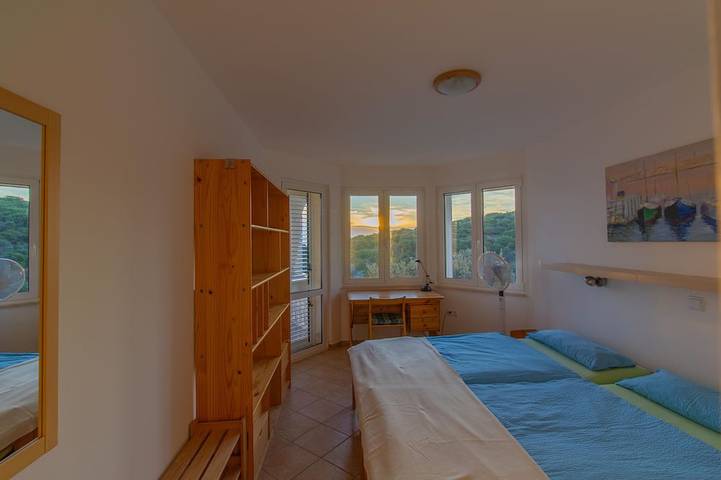 Appartement entier, Beach Apartment 2: zone de baignade privée, plage de sable, Internet sans fil, idéal pour les familles in Novalja, Pag